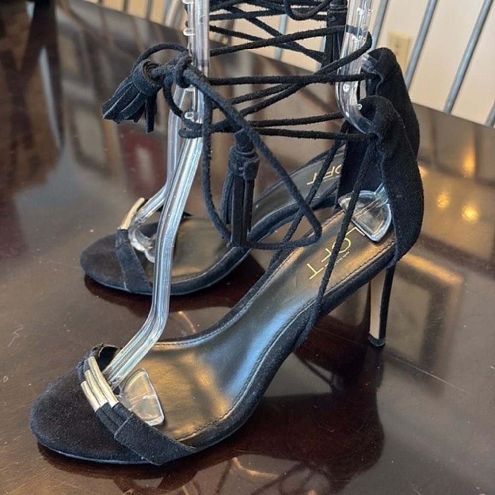 🛞 loft black suede, gold detailed toe strapped ankle wrap heels with tassels
